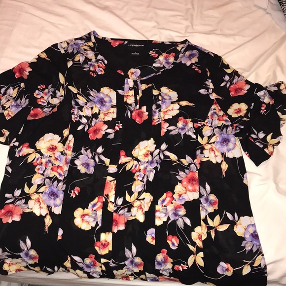 A dress shirt - Picture 1 of 4